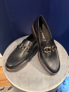 NEW Anne Klein Black Leather Ezra Loafers with Gold Hardware 9M